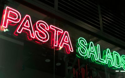 ¿Qué diferencia hay entre frontal y retroiluminado?
