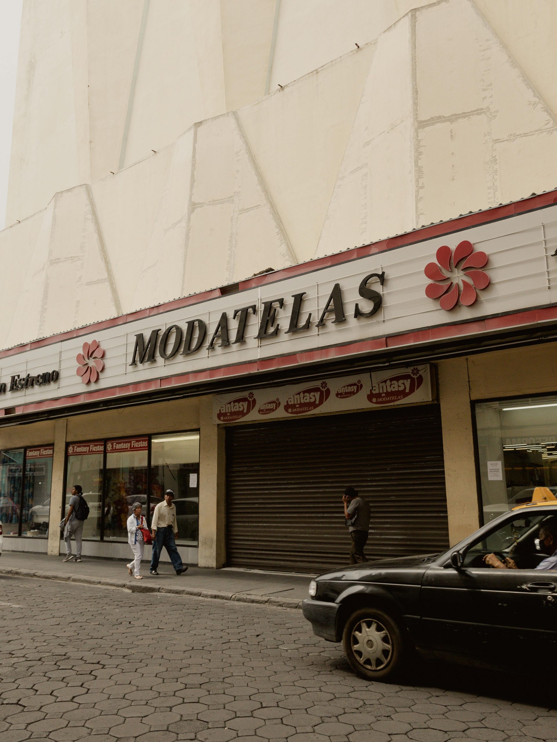 Montaje de monolitos en Campo Real